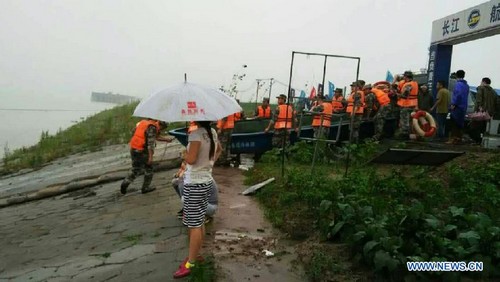 В Китае затонул туристический теплоход с пассажирами