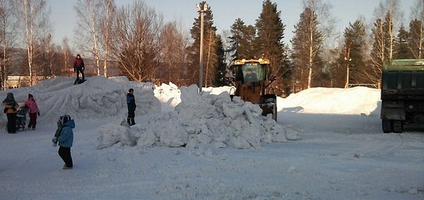 снос снежного городка 2017